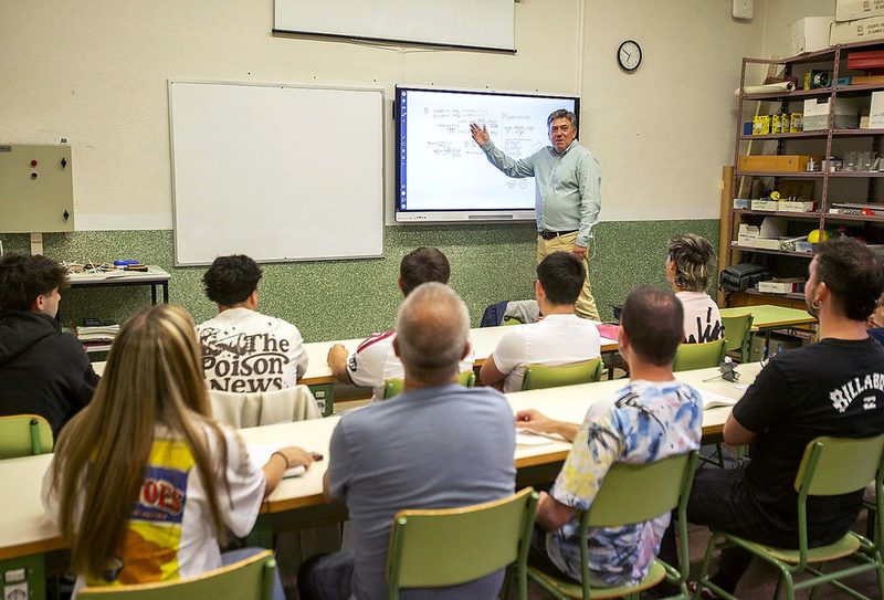 Alumnos en un aula, imagen que ilustra la información del Diario Palentino