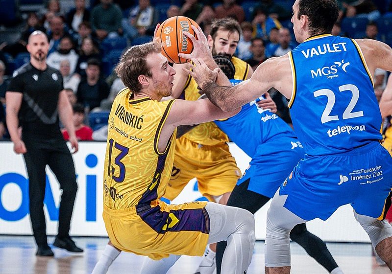 Vrankic dirige una jugada ante Vaulet en el Movistar Arena