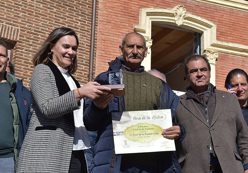 José de la Fuente recibe el Premio Alubia de Saldaña